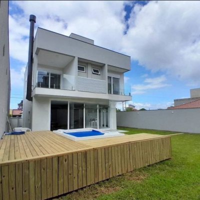 Casa Residencial com 210m², 3 quartos, 3 suítes, 4 garagens, no bairro Campeche em Florianópolis