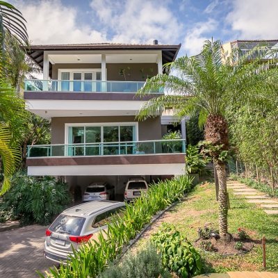 Casa Residencial com 410m², 4 quartos, 4 suítes, 3 garagens, no bairro Praia Mole em Florianópolis