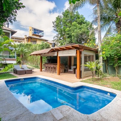 Casa Residencial com 410m², 4 quartos, 4 suítes, 3 garagens, no bairro Praia Mole em Florianópolis