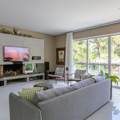 Casa Residencial com 410m², 4 quartos, 4 suítes, 3 garagens, no bairro Praia Mole em Florianópolis