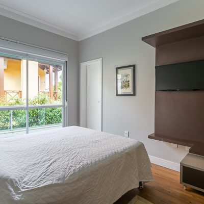 Casa Residencial com 410m², 4 quartos, 4 suítes, 3 garagens, no bairro Praia Mole em Florianópolis