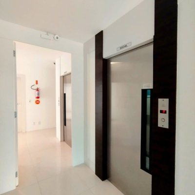 Apartamentos com 211m², 4 quartos, 1 suíte, 2 garagens, no bairro Centro em Florianópolis