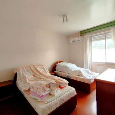 Apartamentos com 211m², 4 quartos, 1 suíte, 2 garagens, no bairro Centro em Florianópolis