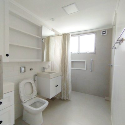 Apartamentos com 211m², 4 quartos, 1 suíte, 2 garagens, no bairro Centro em Florianópolis