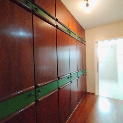 Apartamentos com 211m², 4 quartos, 1 suíte, 2 garagens, no bairro Centro em Florianópolis