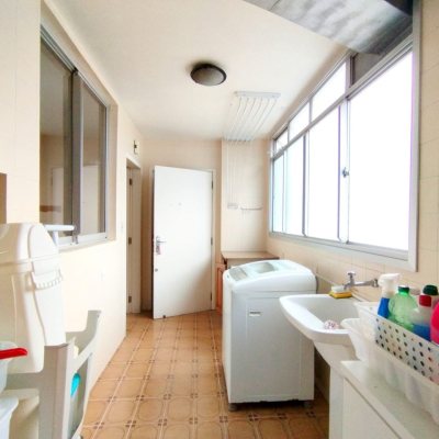 Apartamentos com 211m², 4 quartos, 1 suíte, 2 garagens, no bairro Centro em Florianópolis