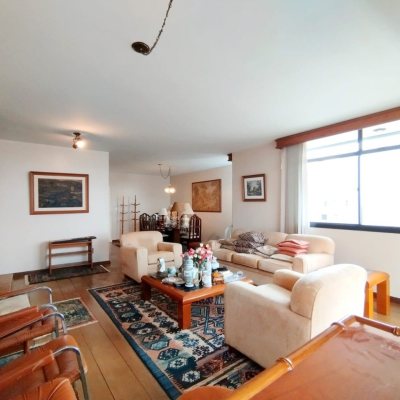 Apartamentos com 211m², 4 quartos, 1 suíte, 2 garagens, no bairro Centro em Florianópolis