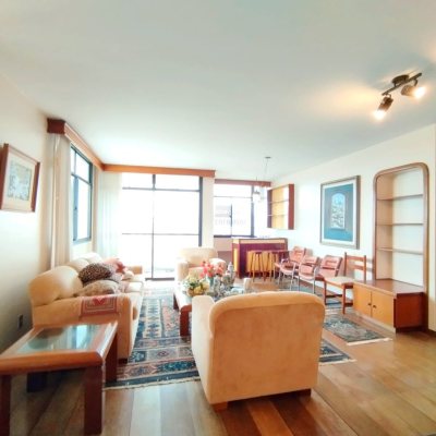 Apartamentos com 211m², 4 quartos, 1 suíte, 2 garagens, no bairro Centro em Florianópolis