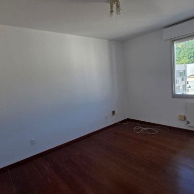 Apartamentos com 211m², 4 quartos, 1 suíte, 2 garagens, no bairro Centro em Florianópolis