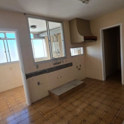 Apartamentos com 211m², 4 quartos, 1 suíte, 2 garagens, no bairro Centro em Florianópolis