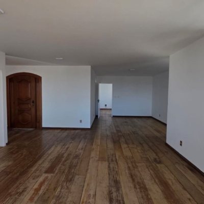 Apartamentos com 211m², 4 quartos, 1 suíte, 2 garagens, no bairro Centro em Florianópolis