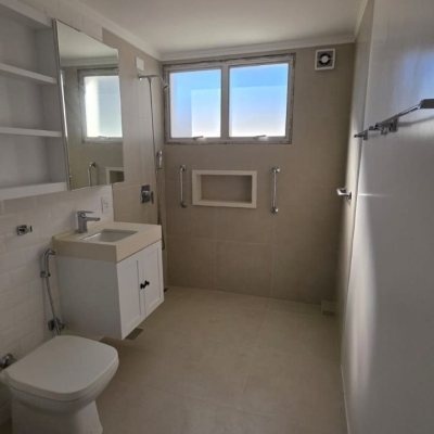 Apartamentos com 211m², 4 quartos, 1 suíte, 2 garagens, no bairro Centro em Florianópolis