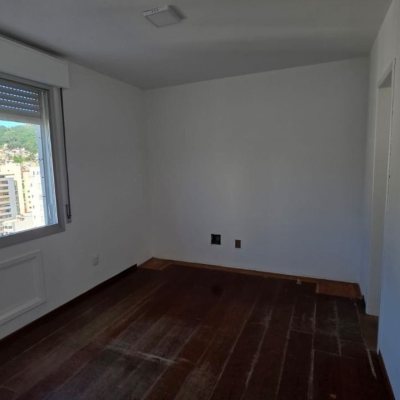 Apartamentos com 211m², 4 quartos, 1 suíte, 2 garagens, no bairro Centro em Florianópolis