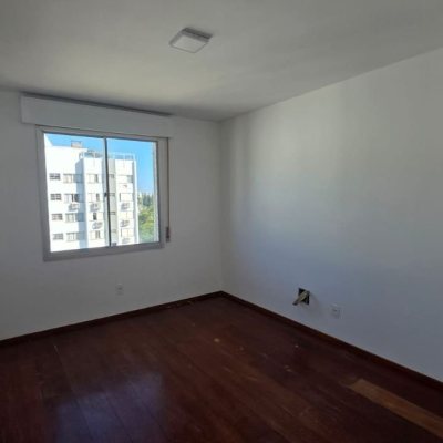 Apartamentos com 211m², 4 quartos, 1 suíte, 2 garagens, no bairro Centro em Florianópolis
