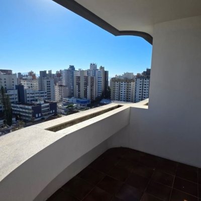 Apartamentos com 211m², 4 quartos, 1 suíte, 2 garagens, no bairro Centro em Florianópolis
