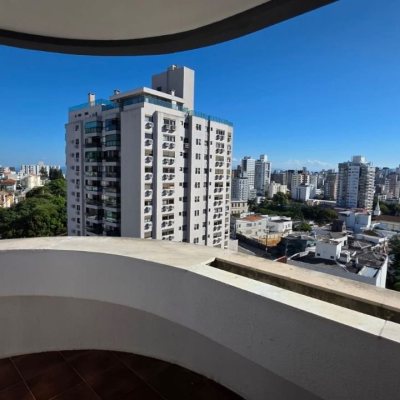 Apartamentos com 211m², 4 quartos, 1 suíte, 2 garagens, no bairro Centro em Florianópolis