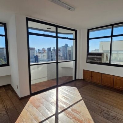 Apartamentos com 211m², 4 quartos, 1 suíte, 2 garagens, no bairro Centro em Florianópolis