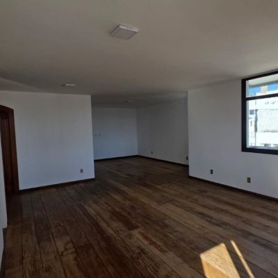 Apartamentos com 211m², 4 quartos, 1 suíte, 2 garagens, no bairro Centro em Florianópolis