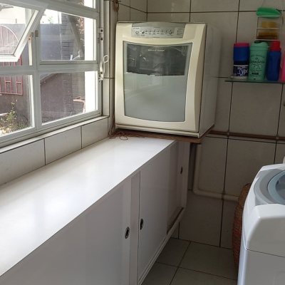 Casa Residencial com 136m², 3 quartos (sendo 1 suíte), 2 garagens, no bairro Campeche em Florianópolis