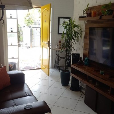Casa Residencial com 136m², 3 quartos (sendo 1 suíte), 2 garagens, no bairro Campeche em Florianópolis