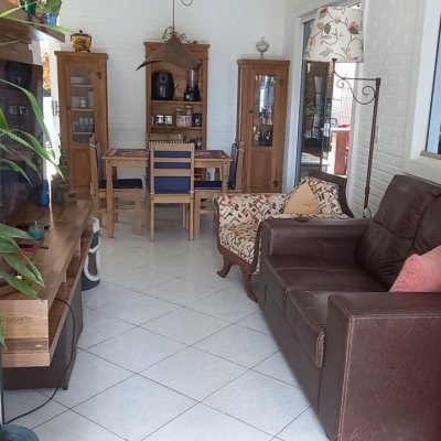 Casa Residencial com 136m², 3 quartos (sendo 1 suíte), 2 garagens, no bairro Campeche em Florianópolis