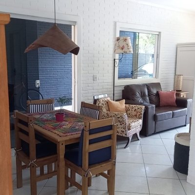 Casa Residencial com 136m², 3 quartos (sendo 1 suíte), 2 garagens, no bairro Campeche em Florianópolis