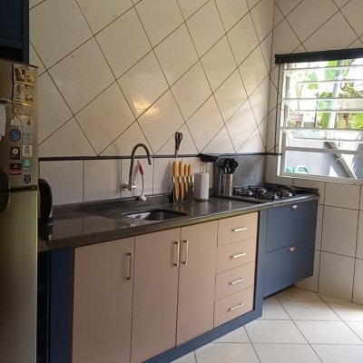 Casa Residencial com 136m², 3 quartos (sendo 1 suíte), 2 garagens, no bairro Campeche em Florianópolis