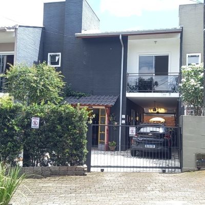 Casa Residencial com 136m², 3 quartos (sendo 1 suíte), 2 garagens, no bairro Campeche em Florianópolis