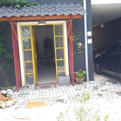 Casa Residencial com 136m², 3 quartos (sendo 1 suíte), 2 garagens, no bairro Campeche em Florianópolis