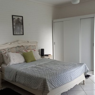 Casa Residencial com 136m², 3 quartos (sendo 1 suíte), 2 garagens, no bairro Campeche em Florianópolis
