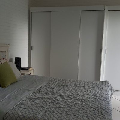 Casa Residencial com 136m², 3 quartos (sendo 1 suíte), 2 garagens, no bairro Campeche em Florianópolis