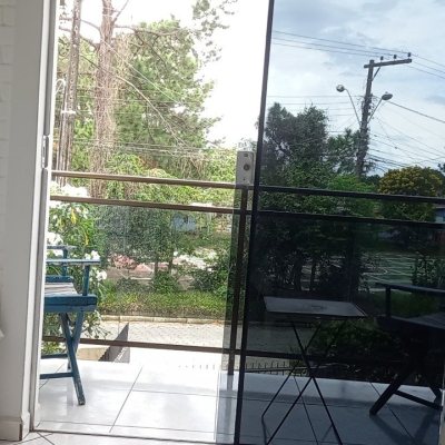 Casa Residencial com 136m², 3 quartos (sendo 1 suíte), 2 garagens, no bairro Campeche em Florianópolis