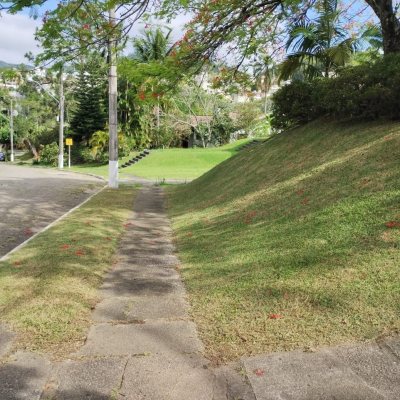 Casa em Condomínio com 190m², 4 quartos (sendo 1 suíte), 4 garagens, no bairro Carvoeira em Florianópolis