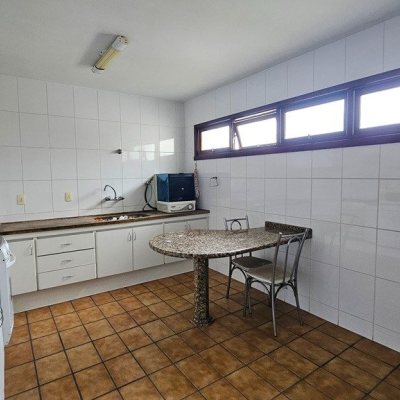 Casa em Condomínio com 190m², 4 quartos (sendo 1 suíte), 4 garagens, no bairro Carvoeira em Florianópolis