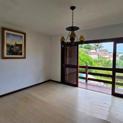 Casa em Condomínio com 190m², 4 quartos (sendo 1 suíte), 4 garagens, no bairro Carvoeira em Florianópolis