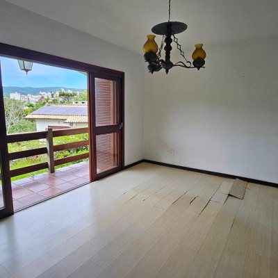 Casa em Condomínio com 190m², 4 quartos (sendo 1 suíte), 4 garagens, no bairro Carvoeira em Florianópolis