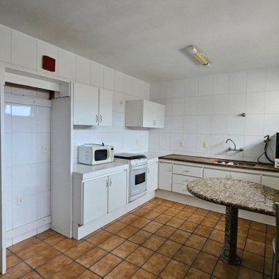 Casa em Condomínio com 190m², 4 quartos (sendo 1 suíte), 4 garagens, no bairro Carvoeira em Florianópolis