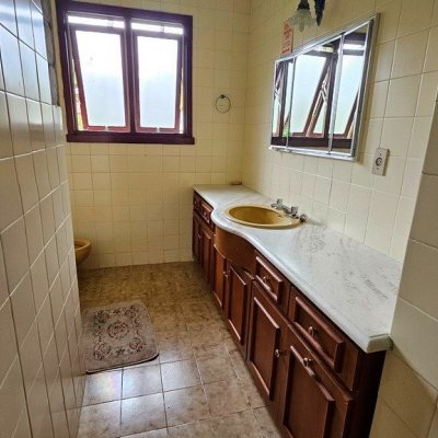 Casa em Condomínio com 190m², 4 quartos (sendo 1 suíte), 4 garagens, no bairro Carvoeira em Florianópolis