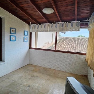 Casa em Condomínio com 190m², 4 quartos (sendo 1 suíte), 4 garagens, no bairro Carvoeira em Florianópolis