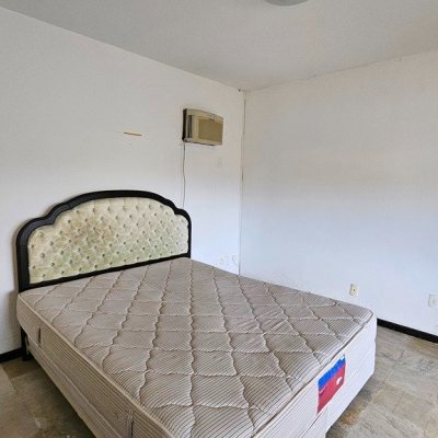 Casa em Condomínio com 190m², 4 quartos (sendo 1 suíte), 4 garagens, no bairro Carvoeira em Florianópolis
