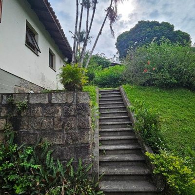 Casa em Condomínio com 190m², 4 quartos (sendo 1 suíte), 4 garagens, no bairro Carvoeira em Florianópolis