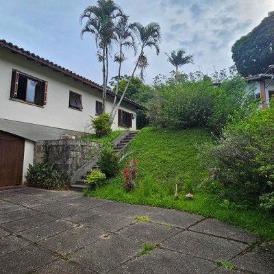 Casa em Condomínio com 190m², 4 quartos (sendo 1 suíte), 4 garagens, no bairro Carvoeira em Florianópolis
