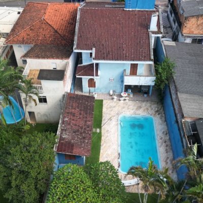 Casa Residencial/Comercial com 300m², 4 garagens, no bairro Jardim Atlântico em Florianópolis