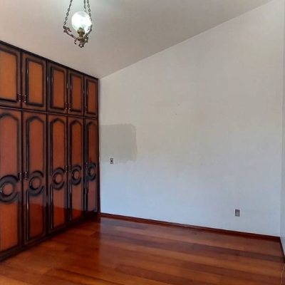 Casa Residencial/Comercial com 300m², 4 garagens, no bairro Jardim Atlântico em Florianópolis