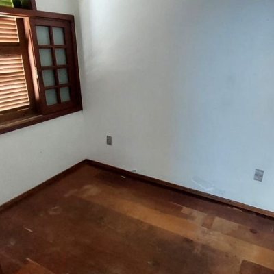 Casa Residencial/Comercial com 300m², 4 garagens, no bairro Jardim Atlântico em Florianópolis