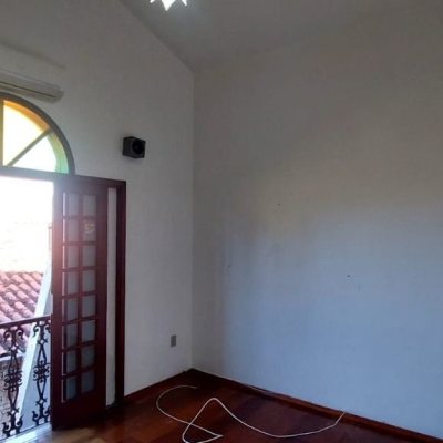 Casa Residencial/Comercial com 300m², 4 garagens, no bairro Jardim Atlântico em Florianópolis