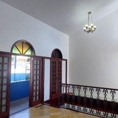 Casa Residencial/Comercial com 300m², 4 garagens, no bairro Jardim Atlântico em Florianópolis