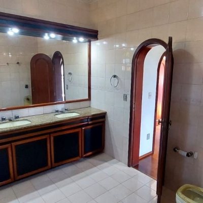 Casa Residencial/Comercial com 300m², 4 garagens, no bairro Jardim Atlântico em Florianópolis