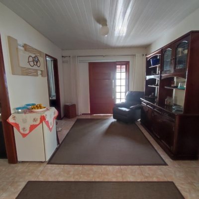 Casa Residencial com 150m², 4 quartos, 1 suíte, 1 garagem, no bairro Balneário em Florianópolis