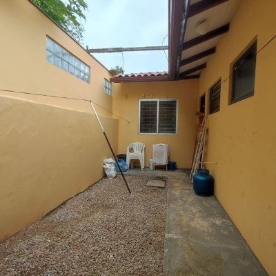 Casa Residencial com 150m², 4 quartos, 1 suíte, 1 garagem, no bairro Balneário em Florianópolis